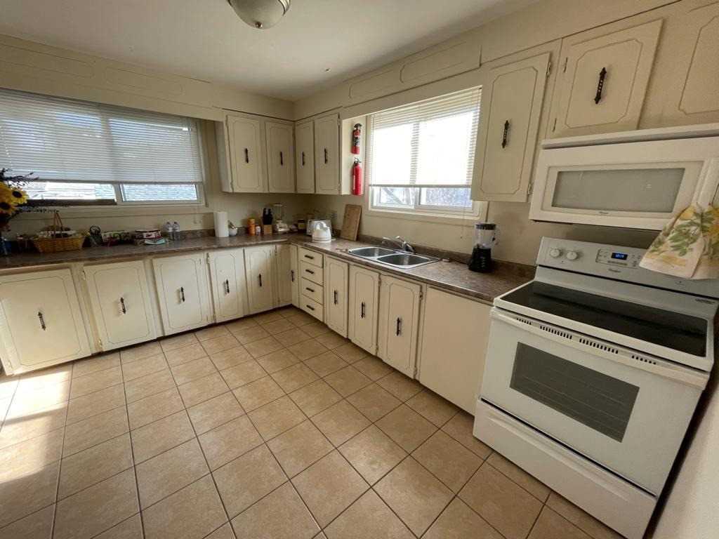 Oshawa kitchen before renovation